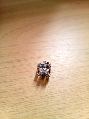 Pandora present charm - pandora,